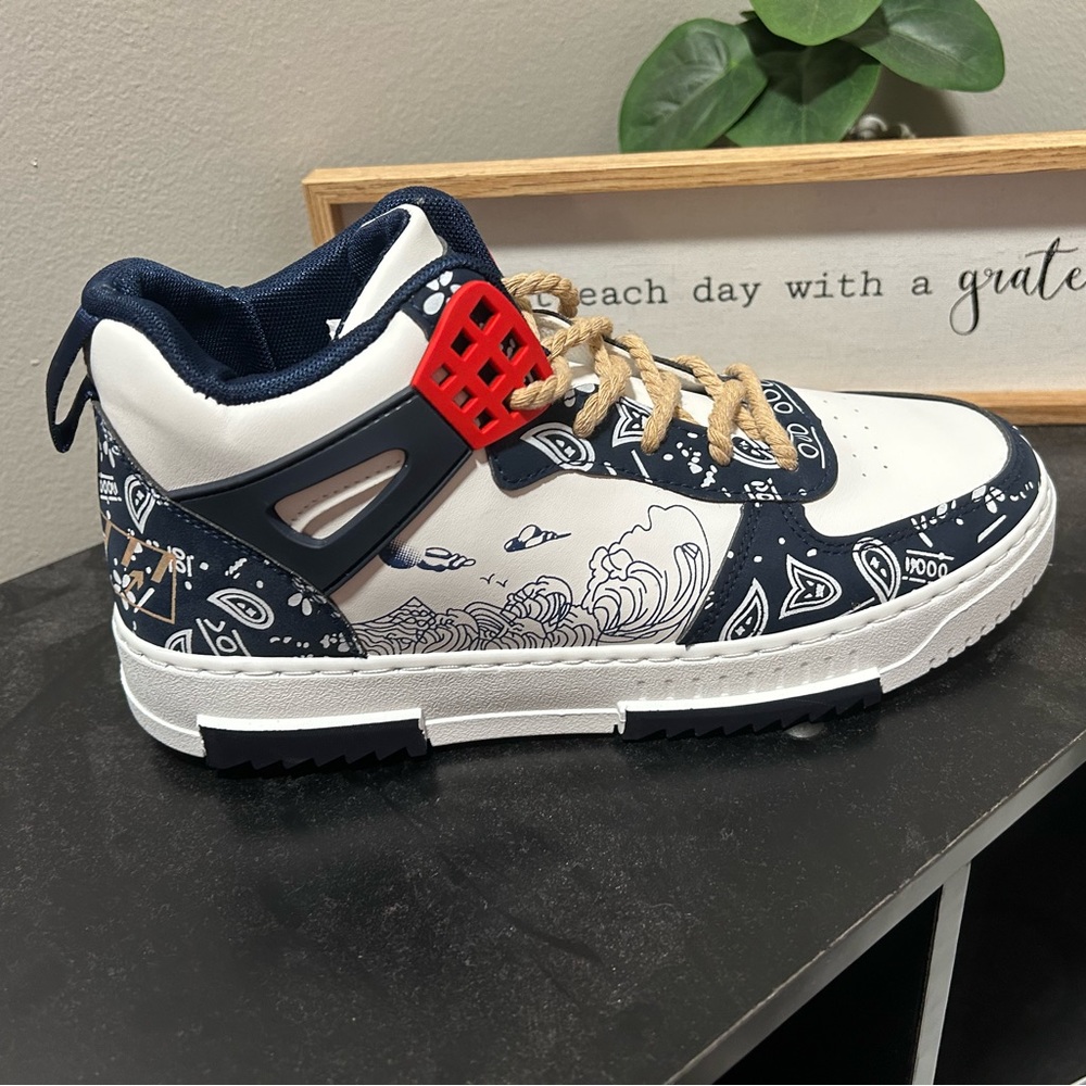 Size 8 1/2 men’s shoes.